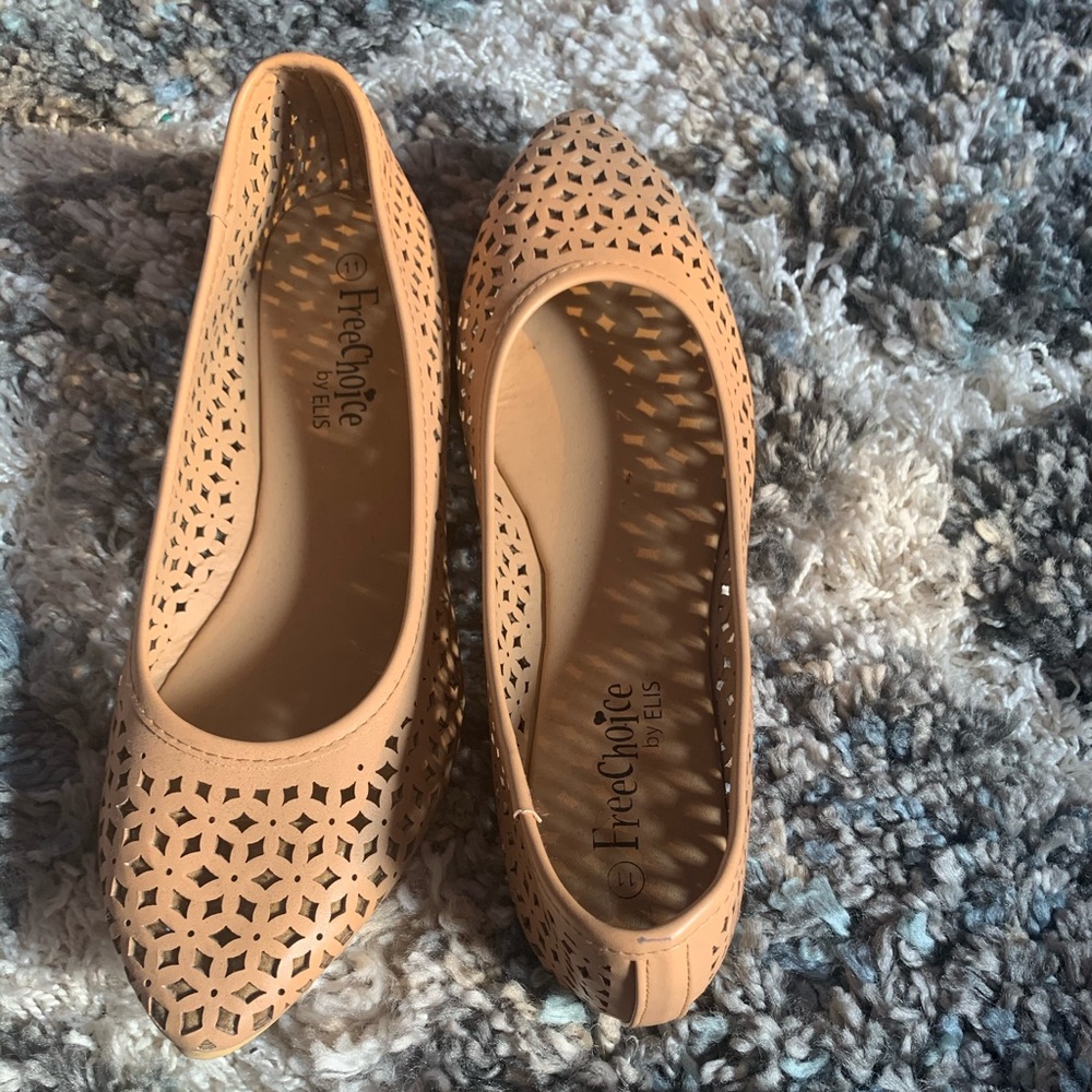 Light brown cut out flats